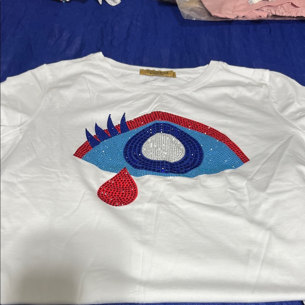 Vinizbena  ladiesTee with Blue & Red Sequin Eye Design